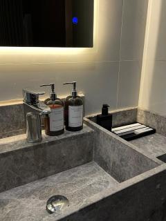 Luxurious suite with a workspace - 6