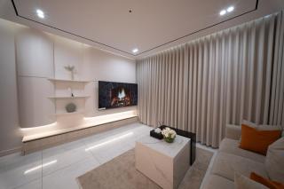 Luxurious suite with a workspace - 3