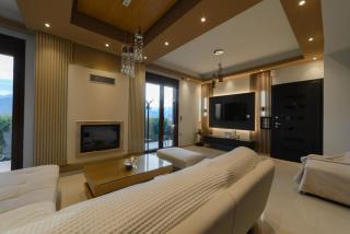 Villa Under Meteora - 1