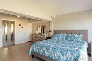 Bayside Paradise 4BR Home with Patio & Games Room - 1
