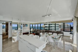 Stylish Oceanfront 2BR 1BA Condo with Resort Amenities Pools Gym Sauna 1402 - 0