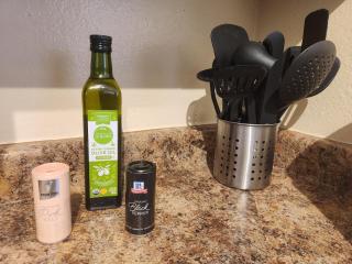 Charming 1-bed apt, cook-ready kitchen, laundry, 5-8 mins to U of A and Downtown - 1