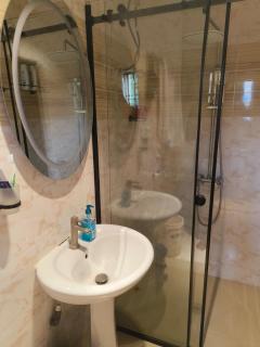 Bright, cozy and spacious two bedroom apartment in Magodo - 5