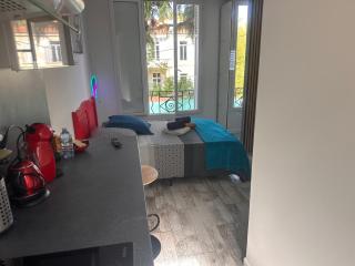 Studio and gallery - 4