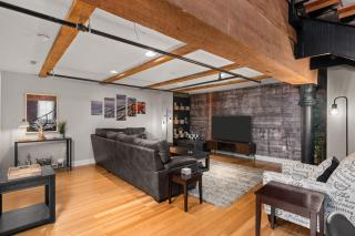 Two Story Penthouse - Walk to the Convention Ctr - 9