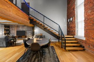 Two Story Penthouse - Walk to the Convention Ctr - 1
