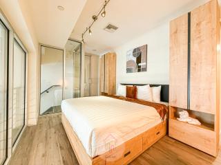 Sleek 1BR Loft in Luxury High-Rise - 103 - GL - 4