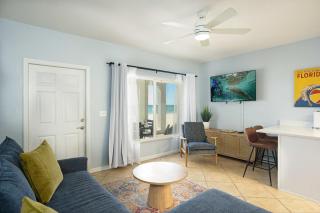 Beachfront condo in paradise Anna Maria Island - 1