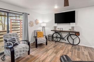 Modern 2BR Townhouse - Near Bike Trails & Golf - 9