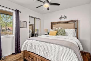 Modern 2BR Townhouse - Near Bike Trails & Golf - 4