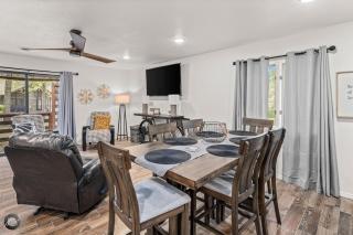 Modern 2BR Townhouse - Near Bike Trails & Golf - 2