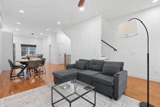 2 Bedroom 2 and a Half Bath Townhouse Stadium and Downtown Nearby - 9