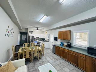 Pets welcome in a spacious 1 bedroom with a fenced in backyard and treadmill - 2