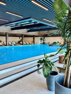 Swimming Paradise Apartments - 9