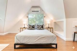 Light-Filled Loft near Lady Bird Lake - 5