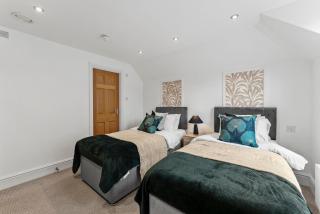 Stylish Roman Bath Apartments - Sleeps 12 - Bath - 6