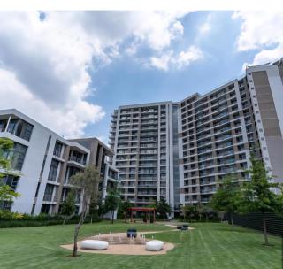 Luxurious and Modern, Menlyn Maine Residences 825 - 7