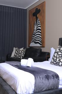 Luxurious and Modern, Menlyn Maine Residences 825 - 0