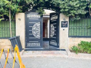 Luxury Family Villa with Private Pool in Sheikh Zayed Khan - 1