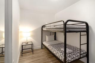 Upscale 1 Bed & Den Downtown Toronto - 4