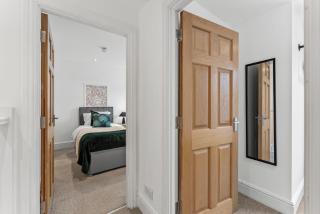 The Roman Bath Apartments - The Gatsby - 4