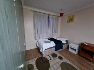 Room in Feltham, Heathrow, London - 4
