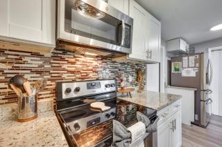 5 Blocks to Jax Beach Getaway with Patio and Yard! - 5