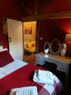 The Cow Shed - farm cottage close to Stratford - 8