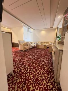 شقة عصرية 2025 غرف نوم 3 , غرفة ضيوف, غرفة معيشة, فرش راقي جدا في الشميساني قرب المستشفى التخصصي - 0