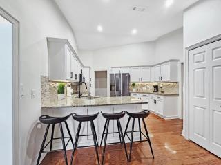 Serene Pool Oasis Tampa Vacation - 4