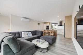 New 3BR with garage - Central Stay Near Christchurch Best - 3