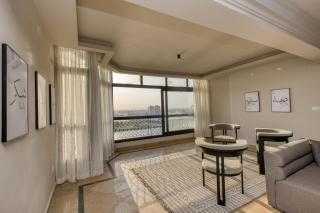4BR Apartment with Nile & Pyramids View - 4
