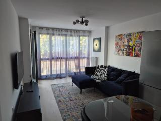 1 min from Paris metro, Quiet, 2 bedrooms & private parking - 7