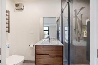 3 BR with garage - Group Getaways Made Easy in Central CHCH - 6