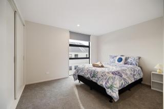 3 BR with garage - Group Getaways Made Easy in Central CHCH - 2