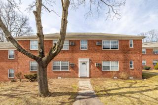 5min to Blue Back Square | Affordable w/ KING Bed - 9