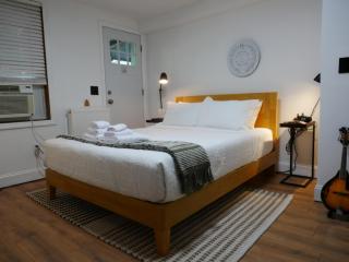 10 Minute walk to Light Rail - 1