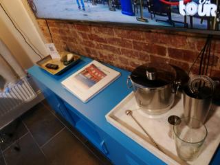 10 Minute walk to Light Rail - 8