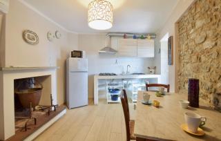 2 Bedroom Lovely Apartment In Gombitelli - 7