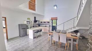 Spacious Villa with Private Pool & Garden - Ideal for Holidays & Longer Stays - 3