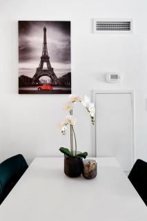 Upscale 1 Bed & Den Downtown Toronto - 6