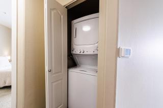 Spacious 3-Bedroom 3BTH Apt in Marina Del Rey! Pool, Hot Tub - 2