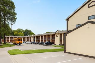 Country Host Inn - 0