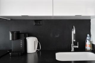 Upscale 1 Bed & Den Downtown Toronto - 2