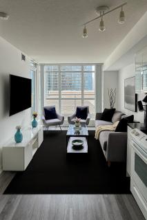 Upscale 1 Bed & Den Downtown Toronto - 0