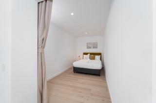 Family Friendly CBD Apartment next to Skybus with Pool Sauna Gym - 7