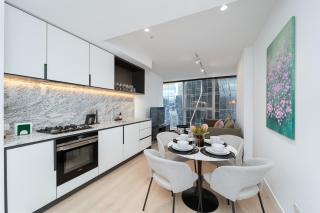 Family Friendly CBD Apartment next to Skybus with Pool Sauna Gym - 2