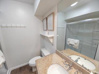 Valley Condo 101 Creekside - End Unit - Wi-Fi - Hot Tub - Fireplace - Washer - Dryer - Playground - 7