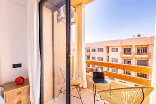 Pool views 2BR family apartment - 8