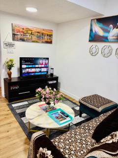 Charming Stay & Cozy Retreat by Bansari Homes in Edmonton- YEG - 8